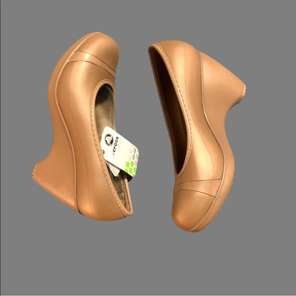 New With Tags Crocs Bronze Lena wedge